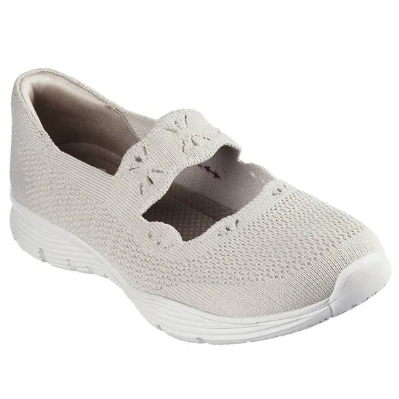 NWT Skechers Women's Cream Slip-On Shoes - Picture 1 of 4